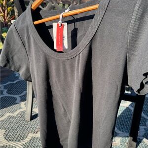 New Marine Layer black top crop top style Nice!! 🖤